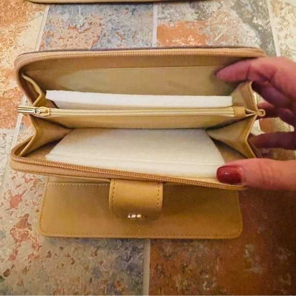 🎄SALE!! NWT Frisky, Fun Giani Bernini Christmas Holiday Tote & Matching Wallet!! - Picture 13 of 16